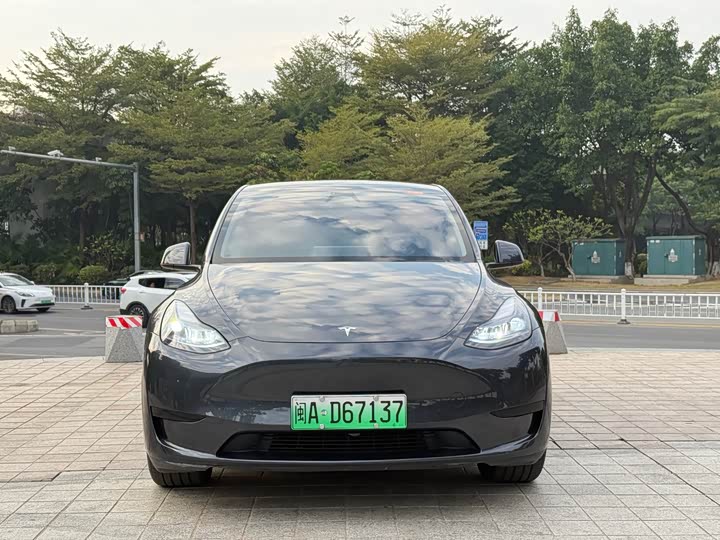 Фото 2 - Tesla Model Y
