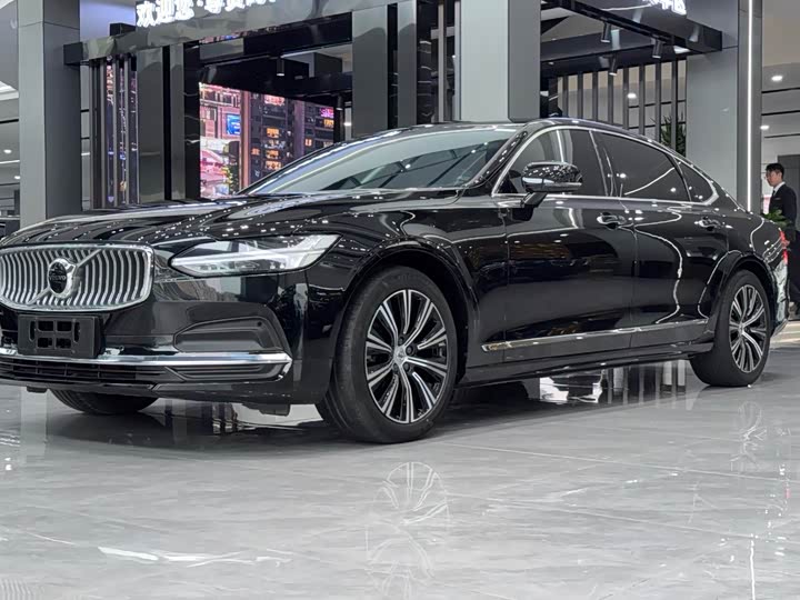 Фото 1 - Volvo S90