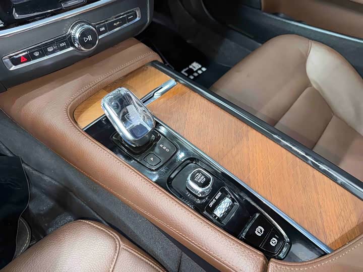 Фото 7 - Volvo S90