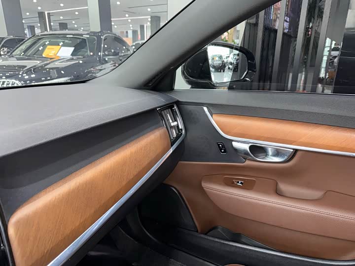 Фото 8 - Volvo S90