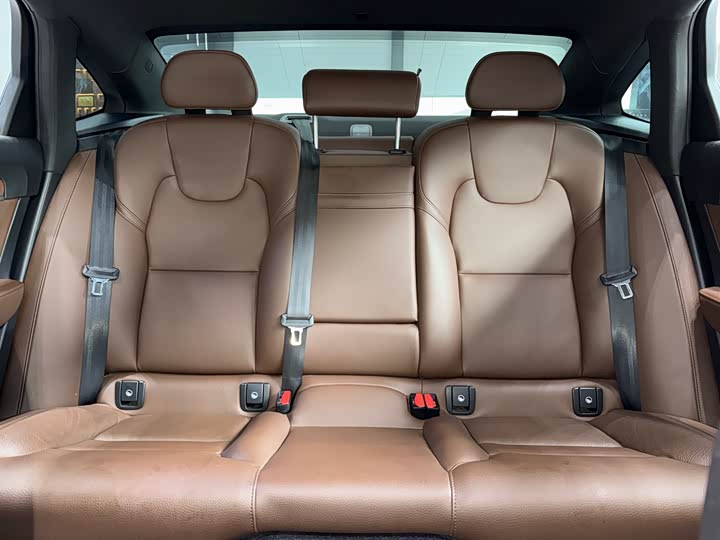 Фото 9 - Volvo S90