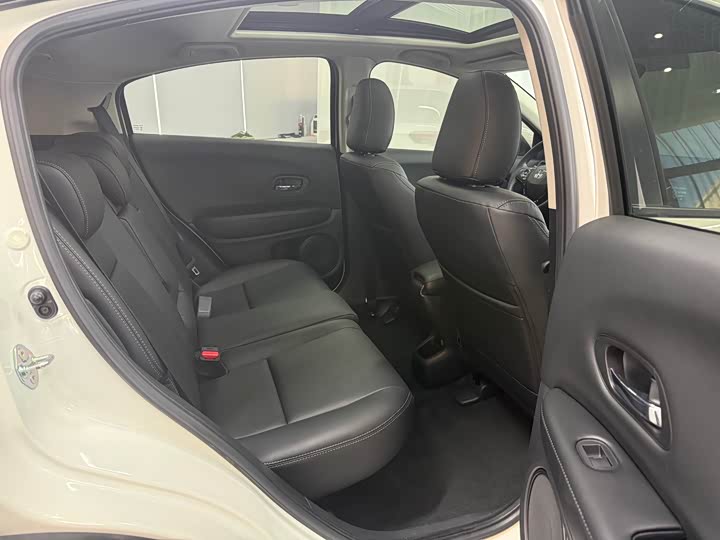 Фото 8 - Honda Vezel