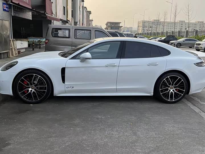 Фото 3 - Porsche Panamera