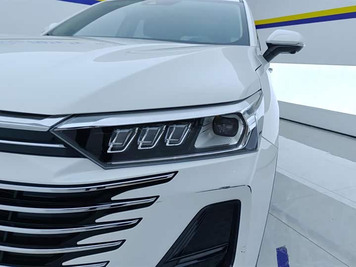 Фото 5 - Bestune T77