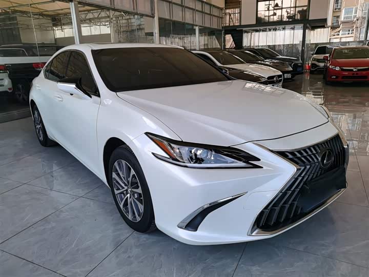 Фото 4 - Lexus ES