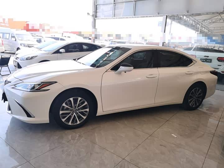 Фото 5 - Lexus ES