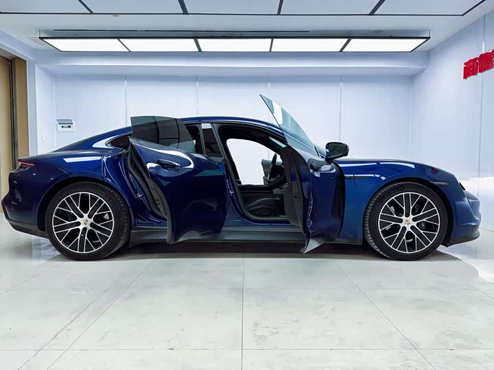 Фото 5 - Porsche Taycan