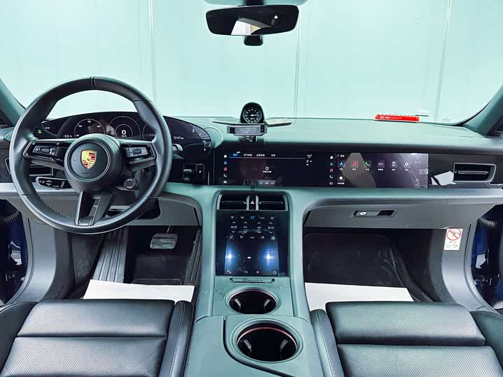 Фото 6 - Porsche Taycan