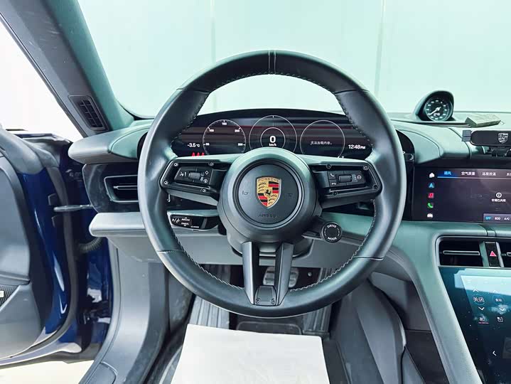 Фото 7 - Porsche Taycan