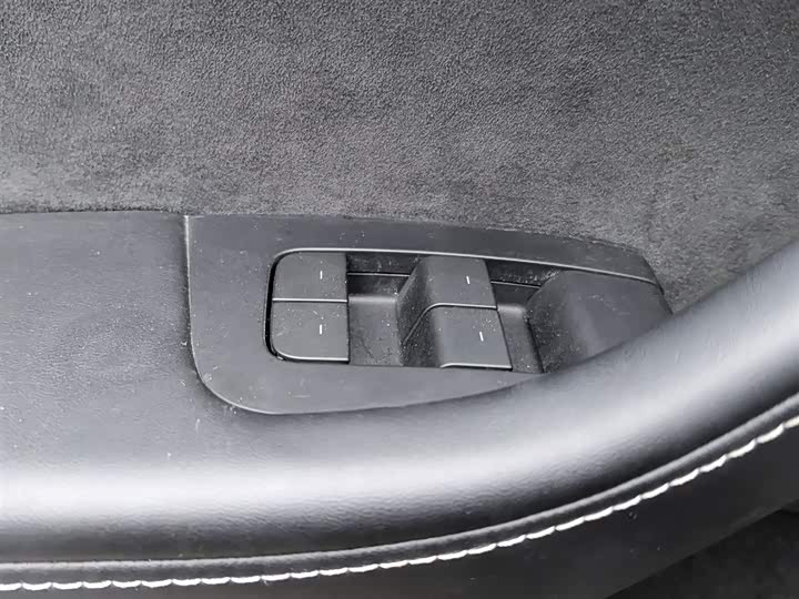 Фото 9 - Tesla Model Y