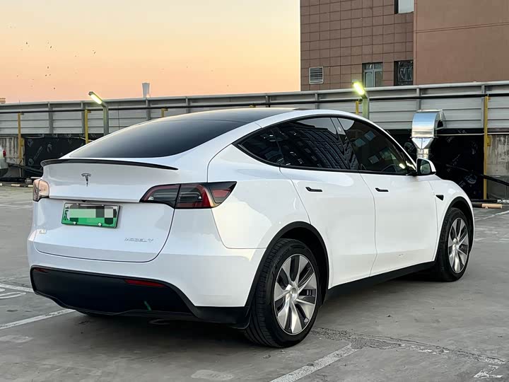 Фото 6 - Tesla Model Y
