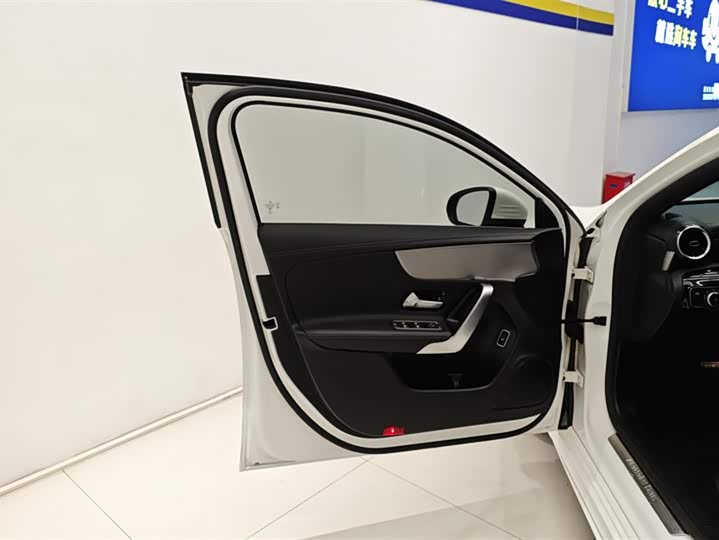 Фото 7 - Mercedes-Benz A-Class