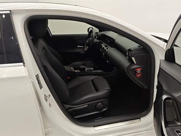 Фото 8 - Mercedes-Benz A-Class