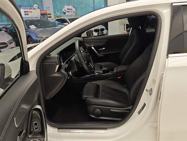 Фото 9 - Mercedes-Benz A-Class