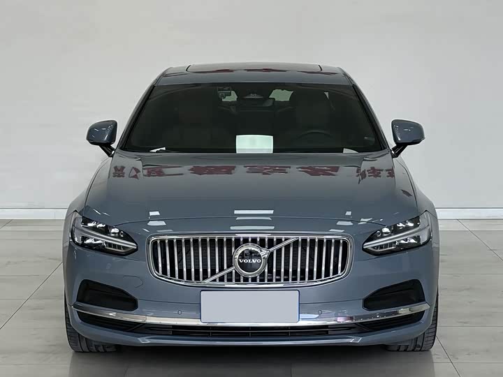 Фото 2 - Volvo S90