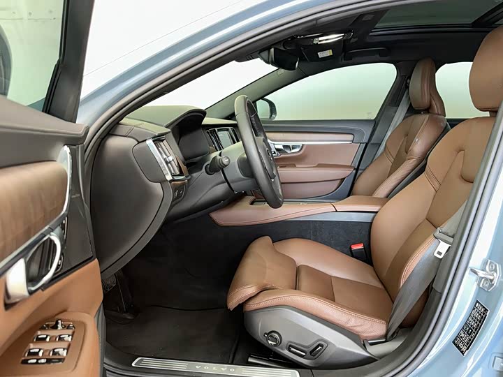 Фото 9 - Volvo S90