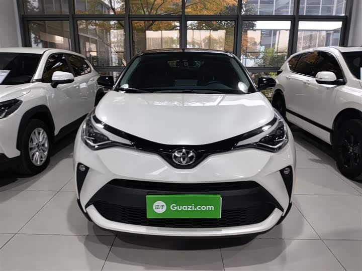 Фото 3 - Toyota C-HR
