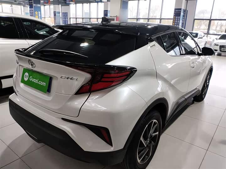 Фото 7 - Toyota C-HR