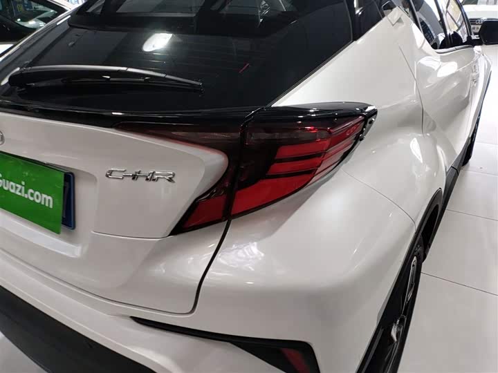 Фото 8 - Toyota C-HR