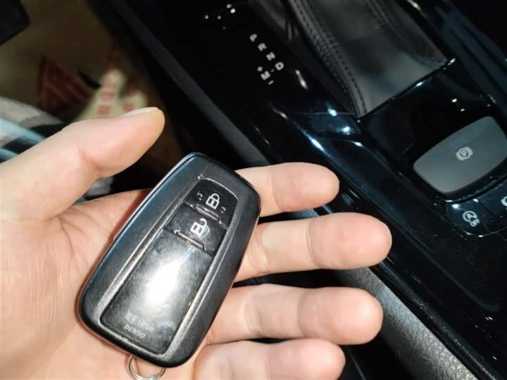 Фото 9 - Toyota C-HR