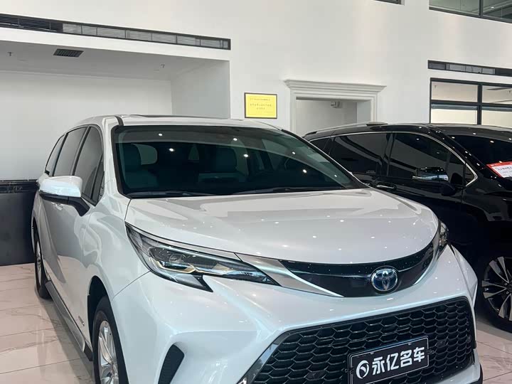 Фото 2 - Toyota Granvia