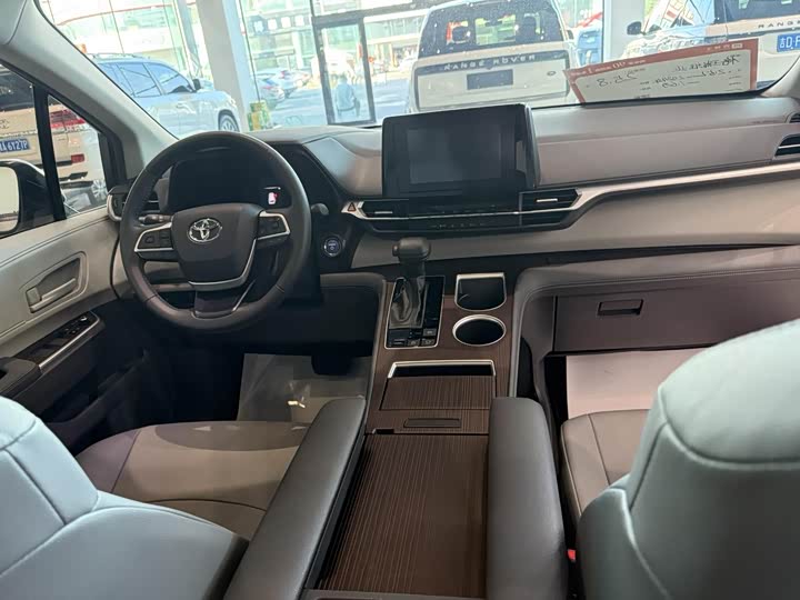 Фото 8 - Toyota Granvia