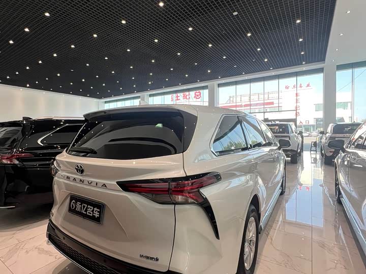 Фото 9 - Toyota Granvia