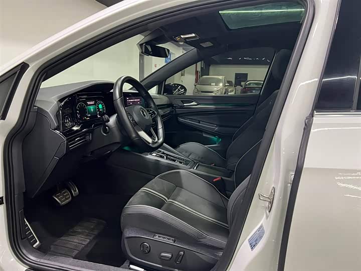 Фото 8 - Volkswagen Golf