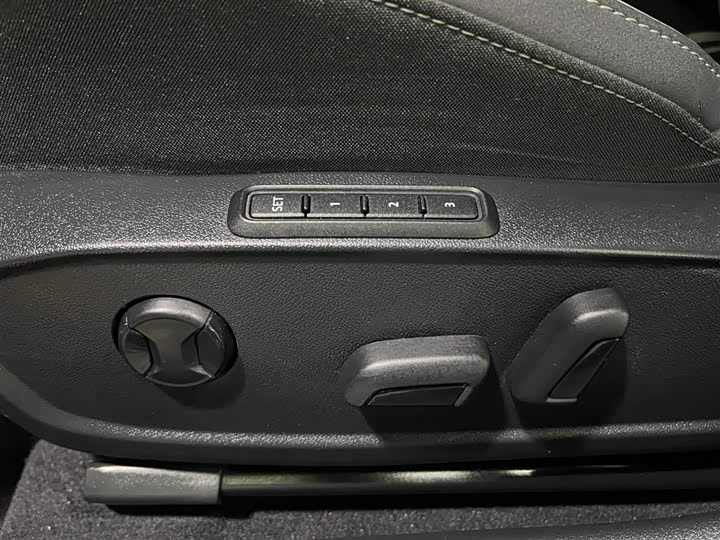 Фото 9 - Volkswagen Golf