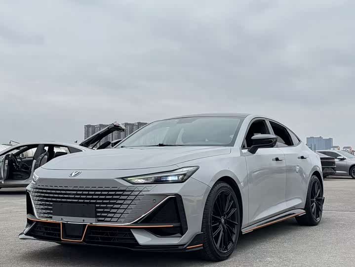 Фото 1 - Changan UNI-V