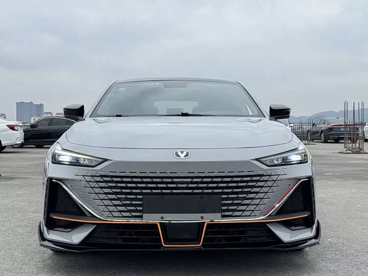 Фото 2 - Changan UNI-V