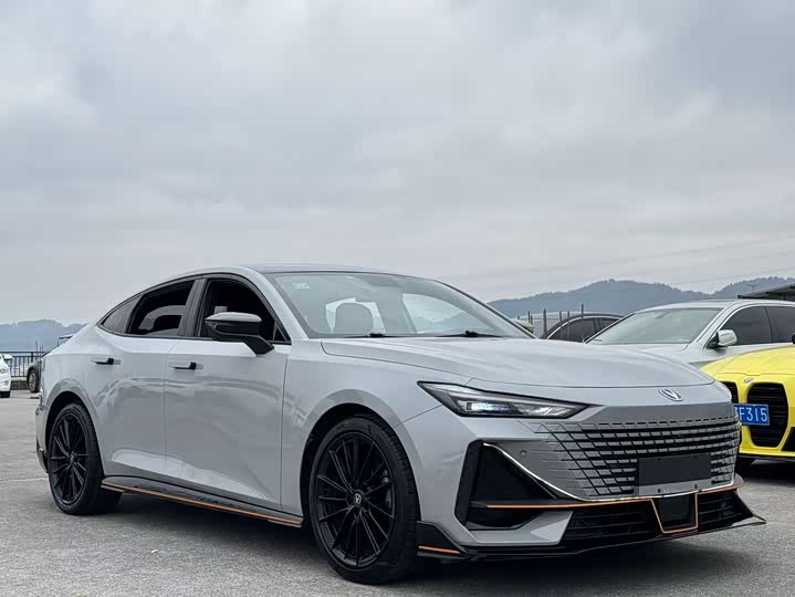 Фото 3 - Changan UNI-V