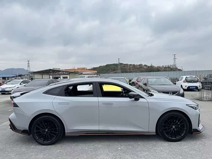 Фото 4 - Changan UNI-V