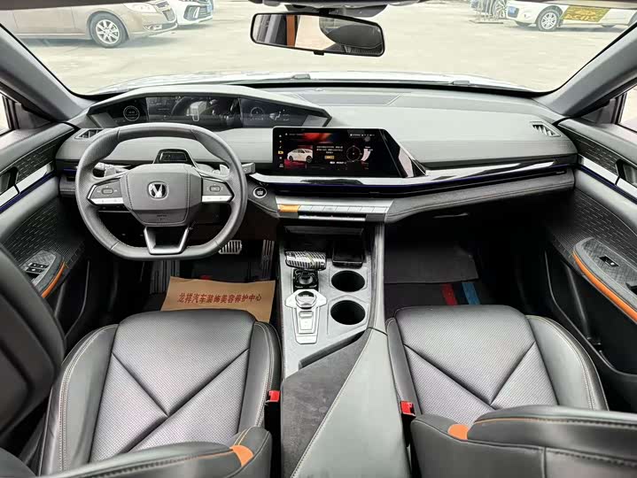 Фото 6 - Changan UNI-V