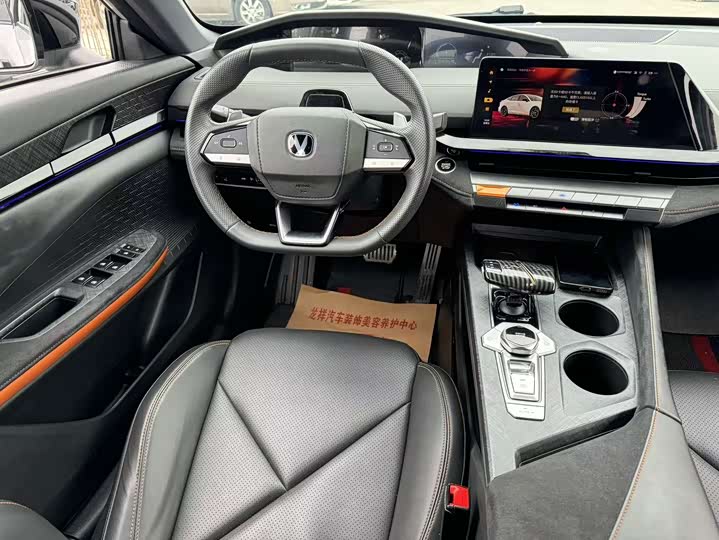 Фото 9 - Changan UNI-V