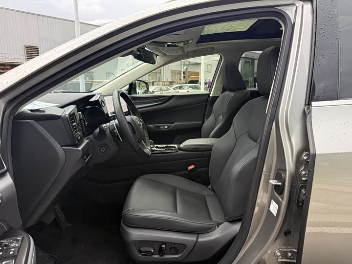 Фото 3 - Lexus NX