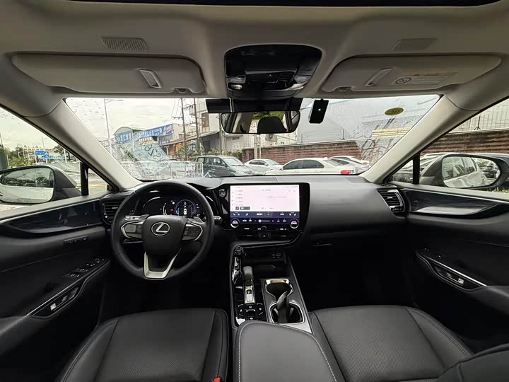 Фото 4 - Lexus NX