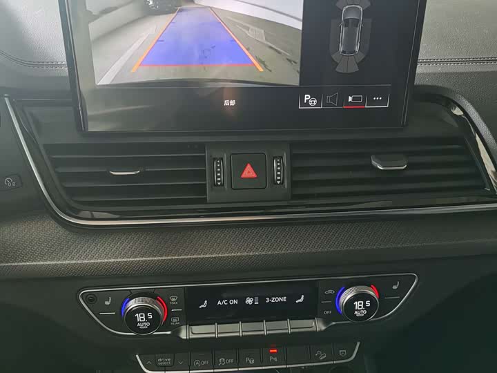 Фото 6 - Audi Q5L