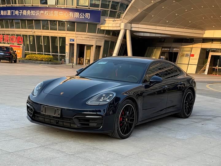 Фото 1 - Porsche Panamera