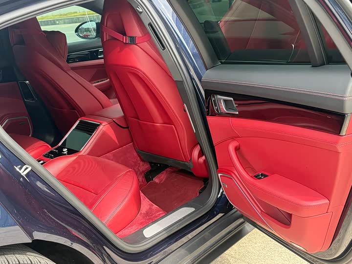 Фото 7 - Porsche Panamera