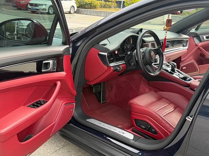 Фото 9 - Porsche Panamera