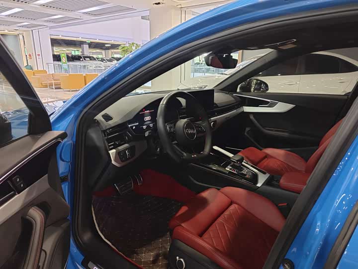 Фото 4 - Audi S4