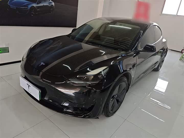 Фото 1 - Tesla Model 3
