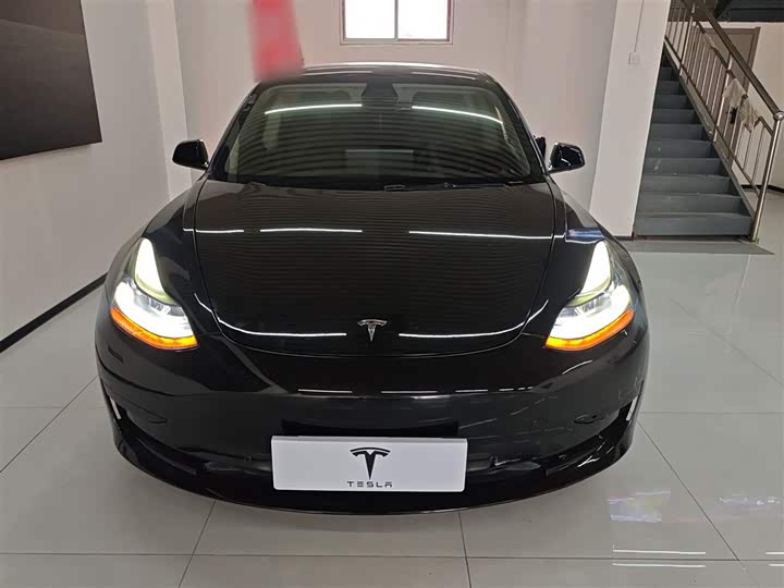 Фото 3 - Tesla Model 3