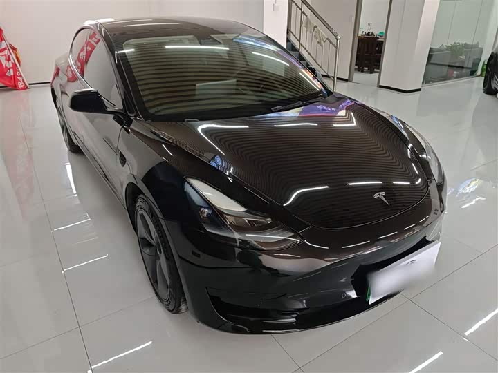 Фото 4 - Tesla Model 3