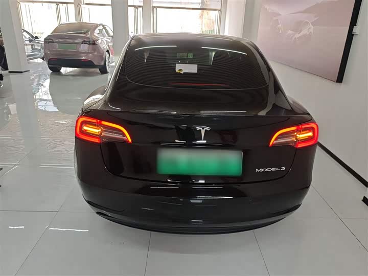 Фото 6 - Tesla Model 3