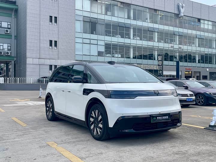 Фото 3 - Zeekr Mix