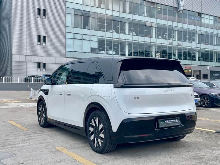 Фото 7 - Zeekr Mix