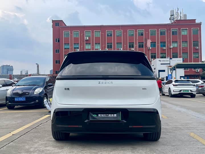 Фото 8 - Zeekr Mix