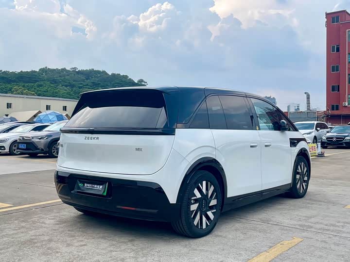 Фото 9 - Zeekr Mix